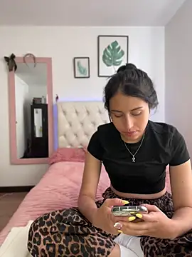 Snapshot of BIJOU_SECRET chatting on 04-09-26, 06:57 BIJOU SECRET online show from 04-09-26, 06:57