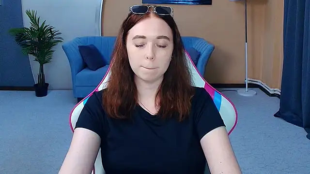 Snapshot of AddieOsler chatting on 05-18-26, 07:52 AddieOsler online show from 05-18-26, 07:52