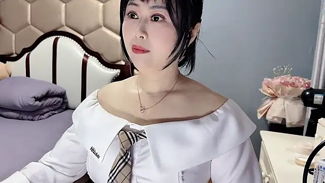 yaoyao22678 online show from 05-10-26, 01:55