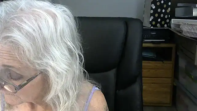 JoleneDelacroix online show from 12-17-25, 04:18