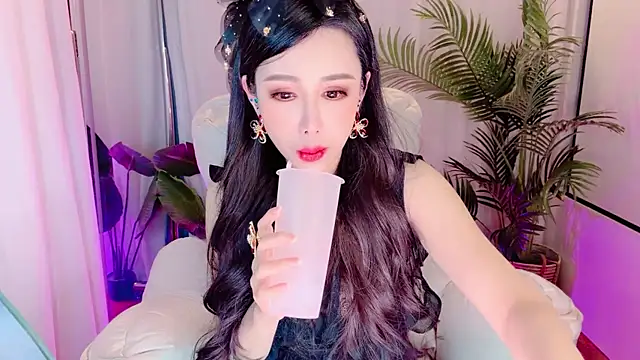 Vv123668 online show from 11-17-25, 01:39