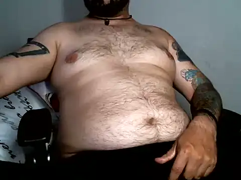 Snapshot of thethickbear chatting on 06-15-26, 01:41 thethickbear online show from 06-15-26, 01:41