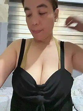 Snapshot of sweetyjhones chatting on 04-10-26, 04:28 sweetyjhones online show from 04-10-26, 04:28