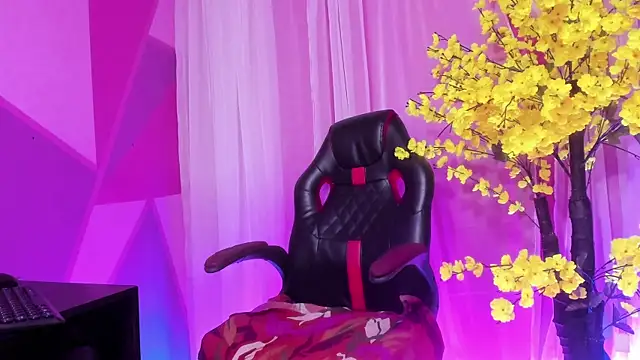 Snapshot of NovaNight_ chatting on 01-08-26, 11:45 NovaNight online show from 01-08-26, 11:45