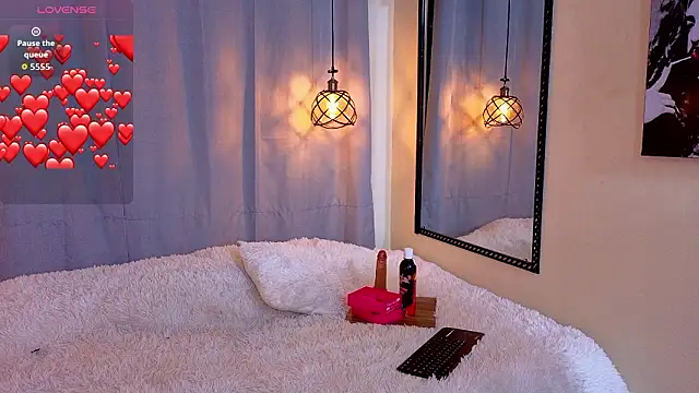 Snapshot of Flor_Gil chatting on 02-18-26, 02:51 Flor Gil online show from 02-18-26, 02:51