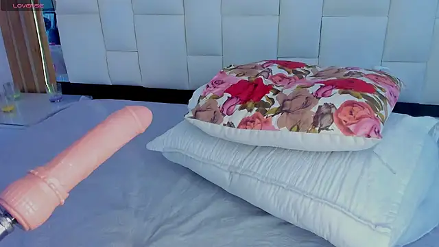 Snapshot of alana__ramos chatting on 03-22-26, 11:24 alana ramos online show from 03-22-26, 11:24