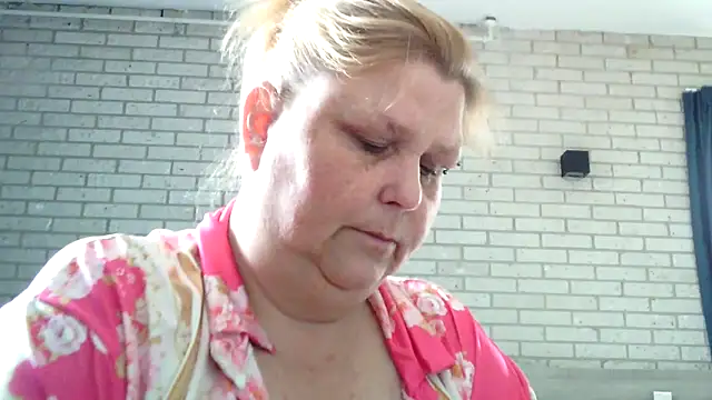 Snapshot of Sylviastar46 chatting on 04-18-26, 08:07 Sylviastar46 online show from 04-18-26, 08:07