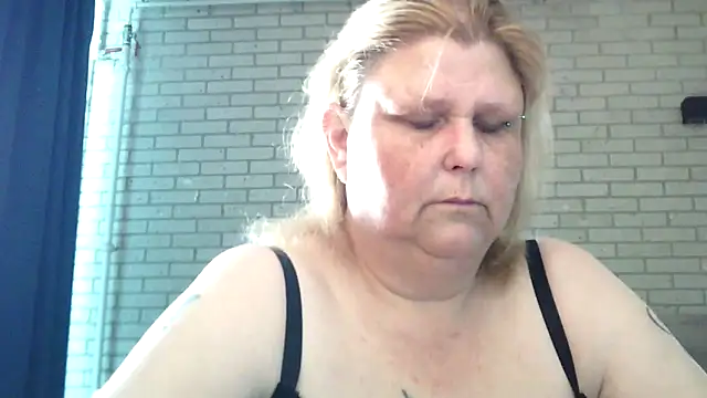 Snapshot of Sylviastar46 chatting on 04-20-26, 03:48 Sylviastar46 online show from 04-20-26, 03:48