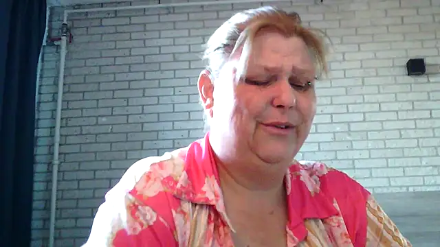 Snapshot of Sylviastar46 chatting on 04-24-26, 05:32 Sylviastar46 online show from 04-24-26, 05:32