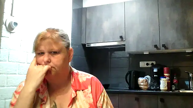 Snapshot of Sylviastar46 chatting on 04-29-26, 08:07 Sylviastar46 online show from 04-29-26, 08:07