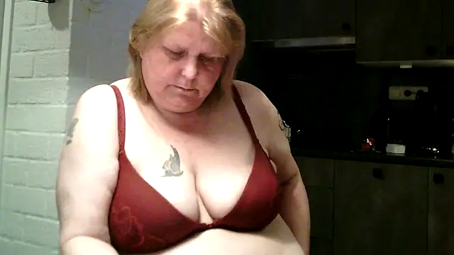 Snapshot of Sylviastar46 chatting on 05-01-26, 06:56 Sylviastar46 online show from 05-01-26, 06:56