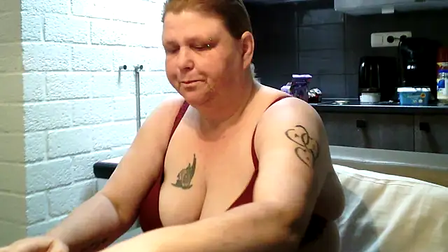 Snapshot of Sylviastar46 chatting on 05-02-26, 08:52 Sylviastar46 online show from 05-02-26, 08:52