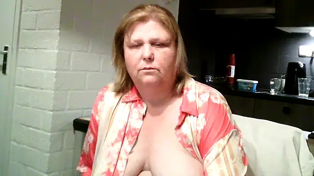 Snapshot of Sylviastar46 chatting on 05-03-26, 09:10 Sylviastar46 online show from 05-03-26, 09:10