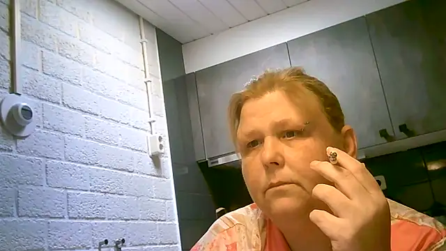 Snapshot of Sylviastar46 chatting on 05-11-26, 04:15 Sylviastar46 online show from 05-11-26, 04:15