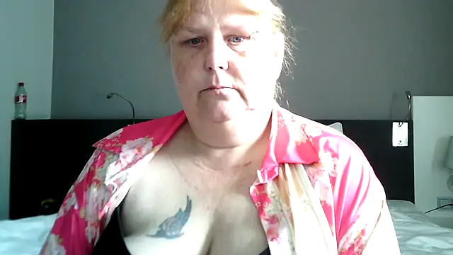 Snapshot of Sylviastar46 chatting on 05-16-26, 07:38 Sylviastar46 online show from 05-16-26, 07:38