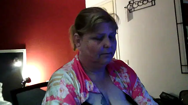 Snapshot of Sylviastar46 chatting on 05-19-26, 08:15 Sylviastar46 online show from 05-19-26, 08:15
