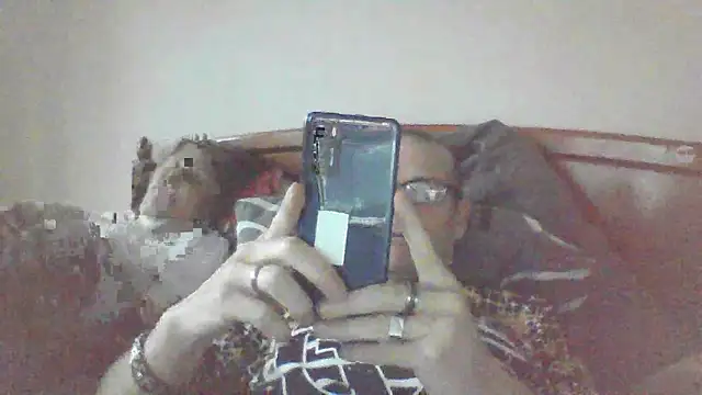 Snapshot of Sylviastar46 chatting on 06-06-26, 04:55 Sylviastar46 online show from 06-06-26, 04:55