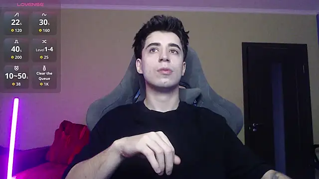 Yofukashii online show from 11-19-25, 09:09