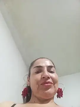 Snapshot of MaryRoze_ chatting on 04-07-26, 01:17 MaryRoze online show from 04-07-26, 01:17