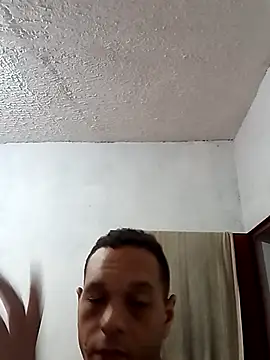 Snapshot of luiguui chatting on 11-24-25, 10:37 luiguui online show from 11-24-25, 10:37