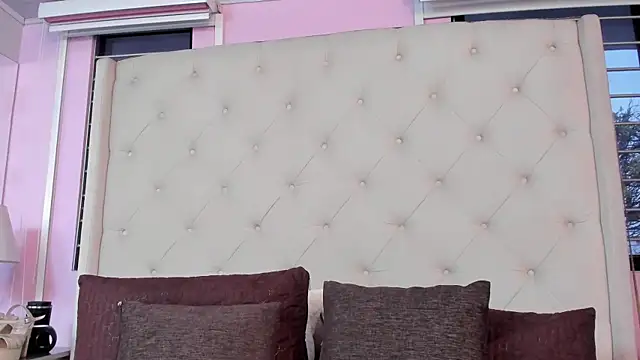 Snapshot of scarlett_leblanc_ chatting on 04-24-26, 11:56 scarlett leblanc online show from 04-24-26, 11:56