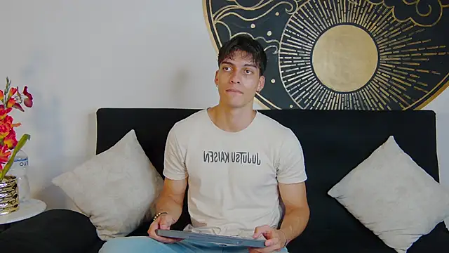 AlessioVitale online show from 02-23-26, 07:44