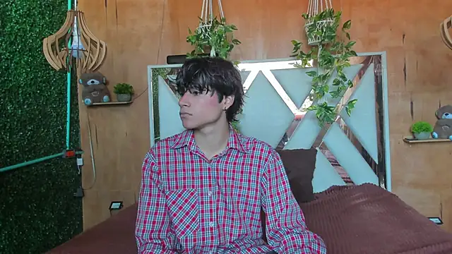 Leo Glow online show from 03-14-26, 01:05