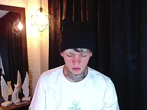 Snapshot of frankboyx chatting on 11-12-25, 07:24 frankboyx online show from 11-12-25, 07:24