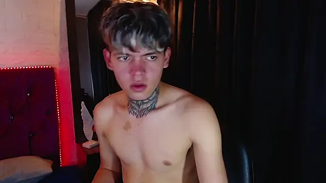 Snapshot of frankboyx chatting on 11-16-25, 07:52 frankboyx online show from 11-16-25, 07:52