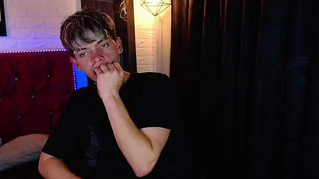 Snapshot of frankboyx chatting on 11-17-25, 08:14 frankboyx online show from 11-17-25, 08:14