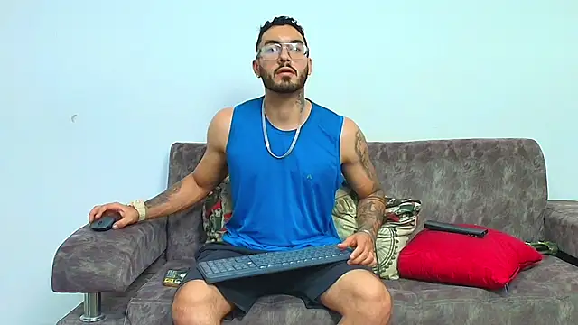 Snapshot of thebadboys05 chatting on 06-17-26, 06:05 thebadboys05 online show from 06-17-26, 06:05