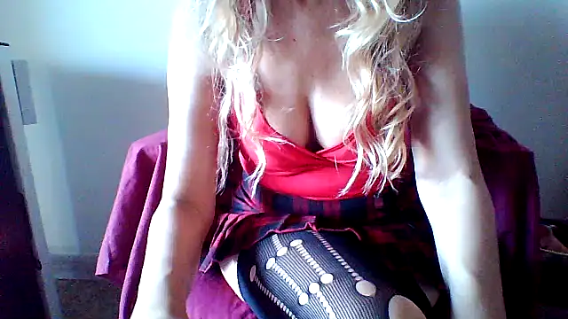 Snapshot of salentinasexy chatting on 12-02-25, 10:53 salentinasexy online show from 12-02-25, 10:53