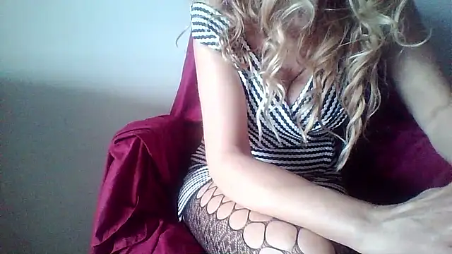 Snapshot of salentinasexy chatting on 12-16-25, 07:57 salentinasexy online show from 12-16-25, 07:57