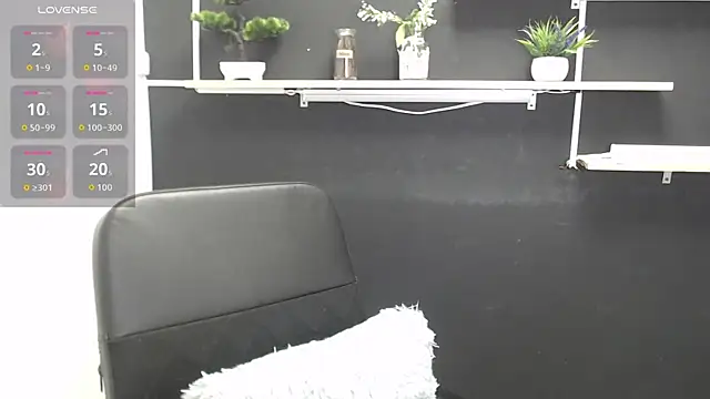 Snapshot of Lauryn_Jones chatting on 06-06-26, 05:17 Lauryn Jones online show from 06-06-26, 05:17