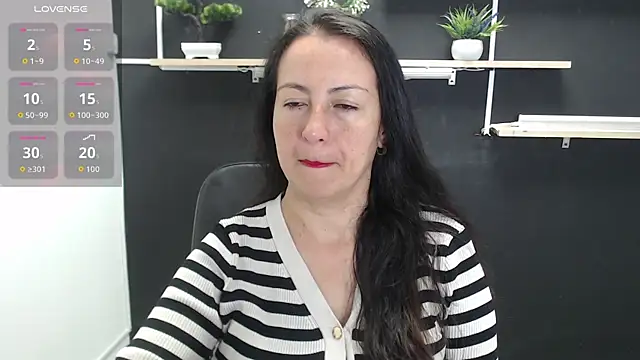 Snapshot of Lauryn_Jones chatting on 06-11-26, 06:39 Lauryn Jones online show from 06-11-26, 06:39