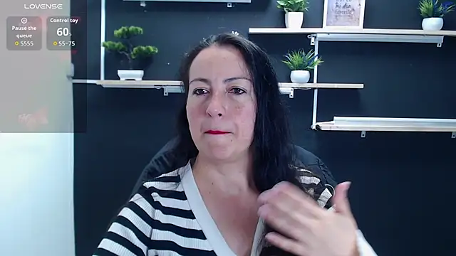 Snapshot of Lauryn_Jones chatting on 06-20-26, 07:16 Lauryn Jones online show from 06-20-26, 07:16