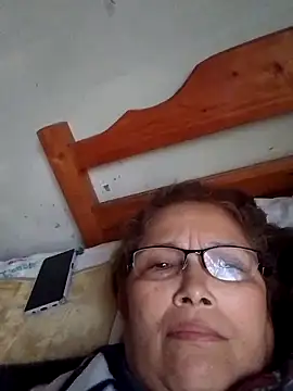 Snapshot of Cessi50 chatting on 06-17-26, 01:12 Cessi50 online show from 06-17-26, 01:12