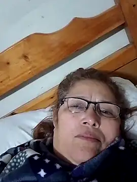 Snapshot of Cessi50 chatting on 06-19-26, 03:44 Cessi50 online show from 06-19-26, 03:44