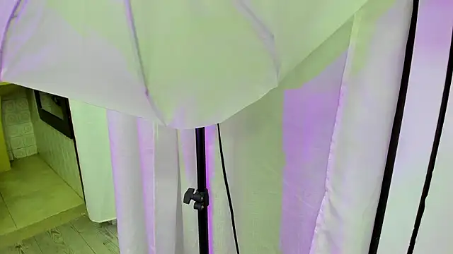 Snapshot of kendra_london chatting on 03-09-26, 11:14 kendra london online show from 03-09-26, 11:14