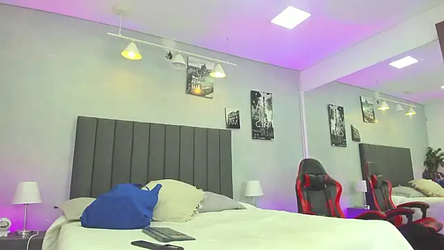 Snapshot of kendra_london chatting on 03-14-26, 11:26 kendra london online show from 03-14-26, 11:26