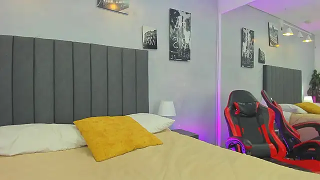 Snapshot of kendra_london chatting on 03-17-26, 11:24 kendra london online show from 03-17-26, 11:24