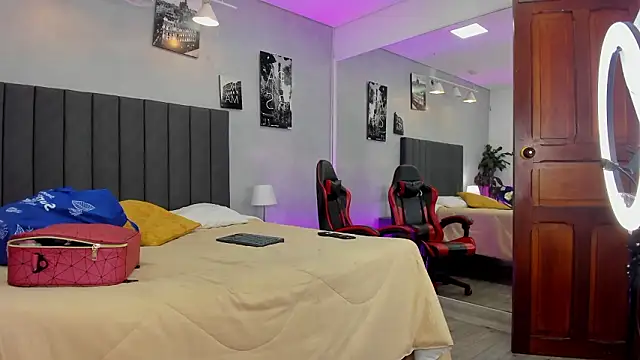 Snapshot of kendra_london chatting on 03-18-26, 11:24 kendra london online show from 03-18-26, 11:24