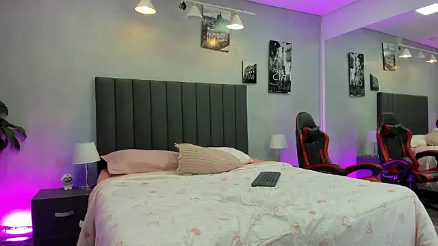 Snapshot of kendra_london chatting on 03-21-26, 11:15 kendra london online show from 03-21-26, 11:15