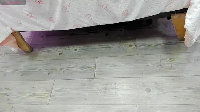 Snapshot of kendra_london chatting on 03-24-26, 11:04 kendra london online show from 03-24-26, 11:04