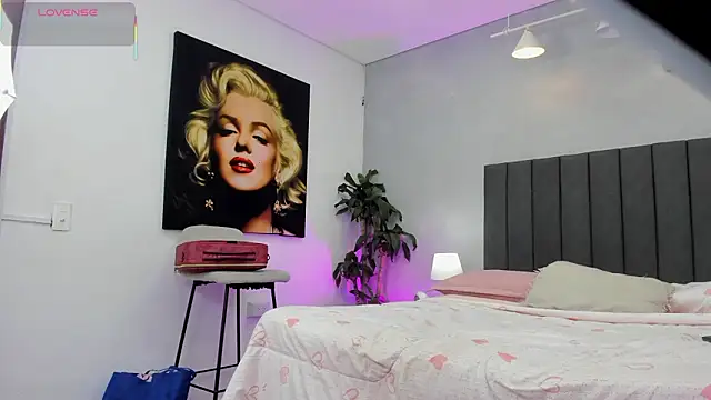 Snapshot of kendra_london chatting on 03-26-26, 11:16 kendra london online show from 03-26-26, 11:16