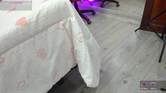 Snapshot of kendra_london chatting on 03-27-26, 11:10 kendra london online show from 03-27-26, 11:10