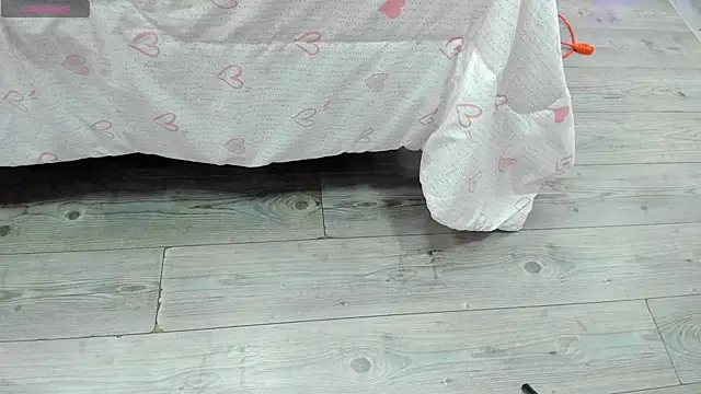 Snapshot of kendra_london chatting on 03-28-26, 11:10 kendra london online show from 03-28-26, 11:10