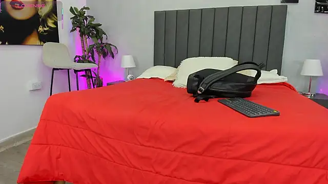 Snapshot of kendra_london chatting on 03-31-26, 11:10 kendra london online show from 03-31-26, 11:10