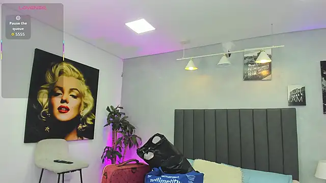 Snapshot of kendra_london chatting on 04-11-26, 11:14 kendra london online show from 04-11-26, 11:14