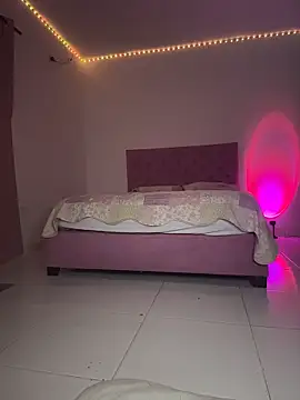 EmillieX online show from 02-10-26, 01:21